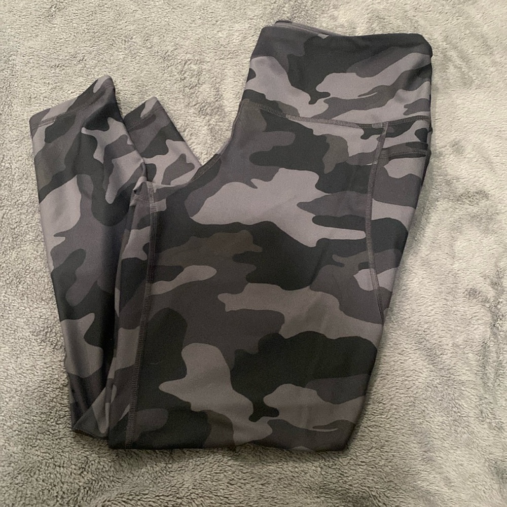 Old Navy active leggings camouflage